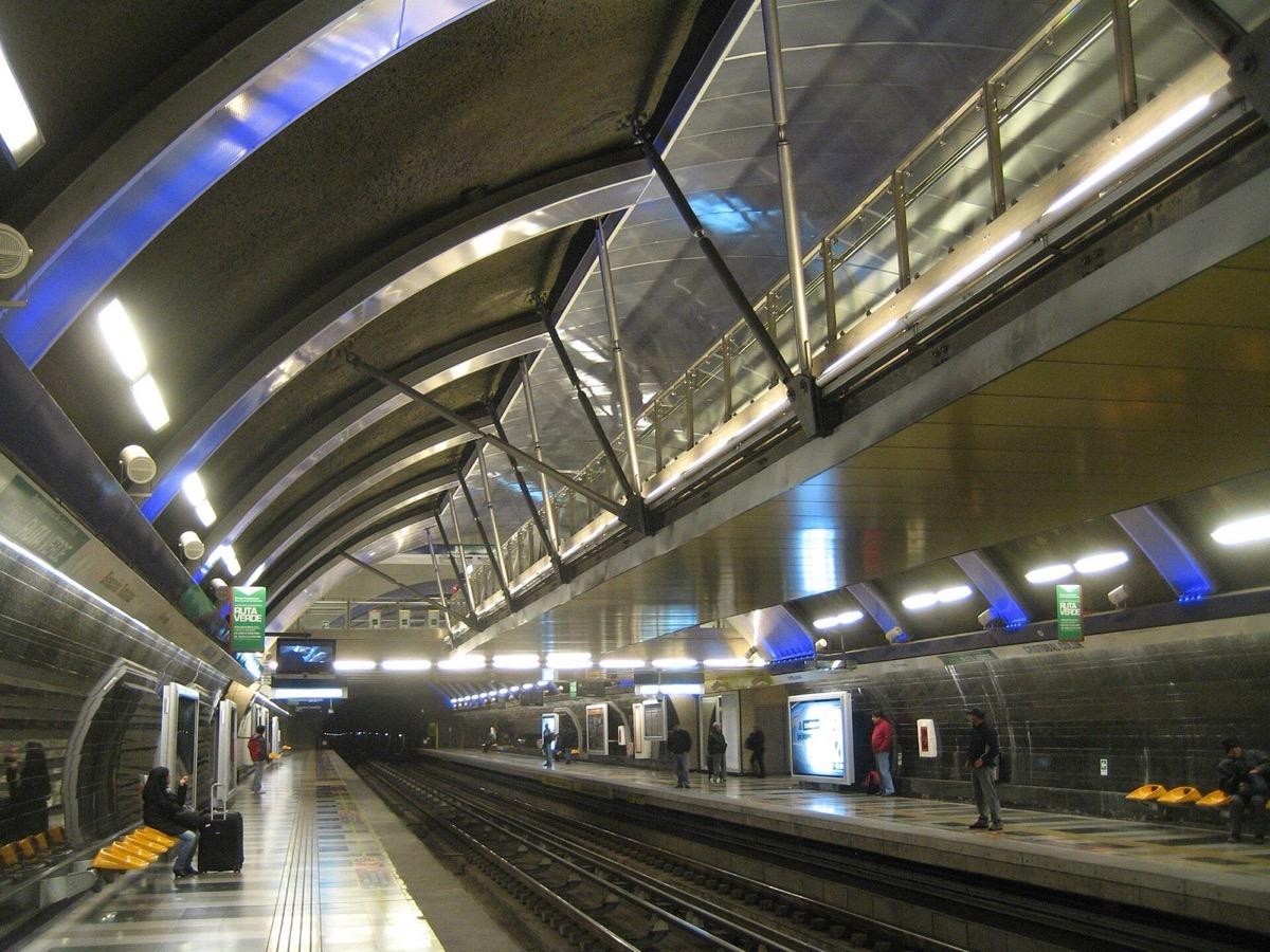 Estación Cristóbal Colón, Metro de Santiago