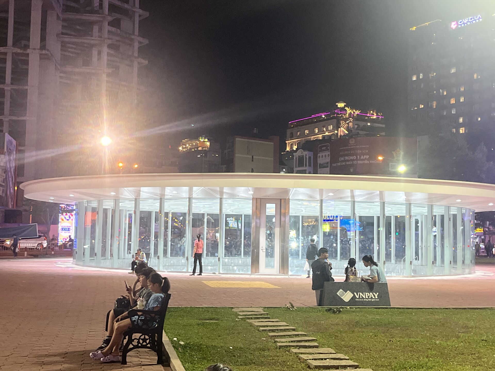 Lucernario e accesso della stazione Bến Thành