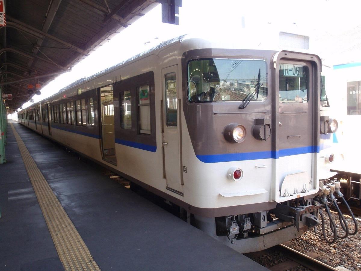 JNR 115-3000 in Hiroshima renewal livery Shimonoseki Station, Yamaguchi