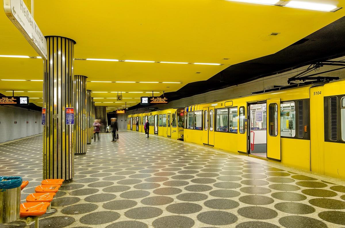 UBahnhof-Heissen-Kirche-2012